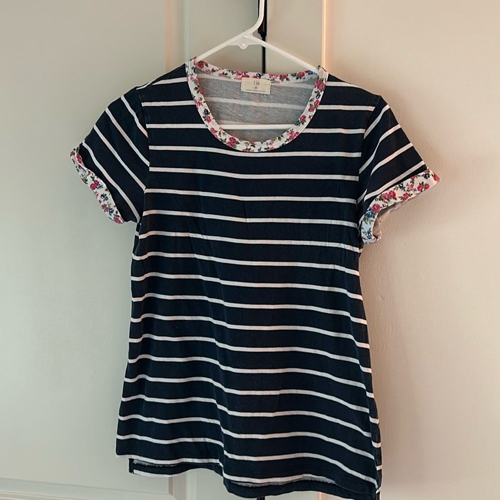 T. La t shirt